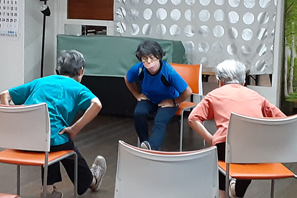 ロコモおたすけ体操の様子