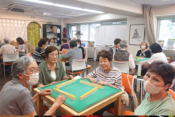 木曜グループ麻雀の様子